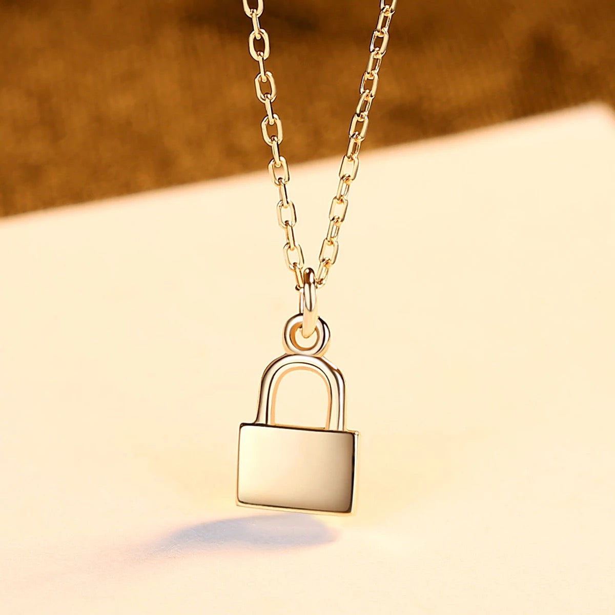 LOCK PENDANT NECKLACE