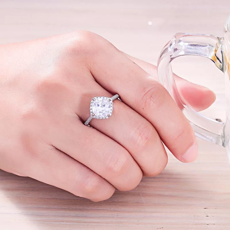 Diamond sparkling ring