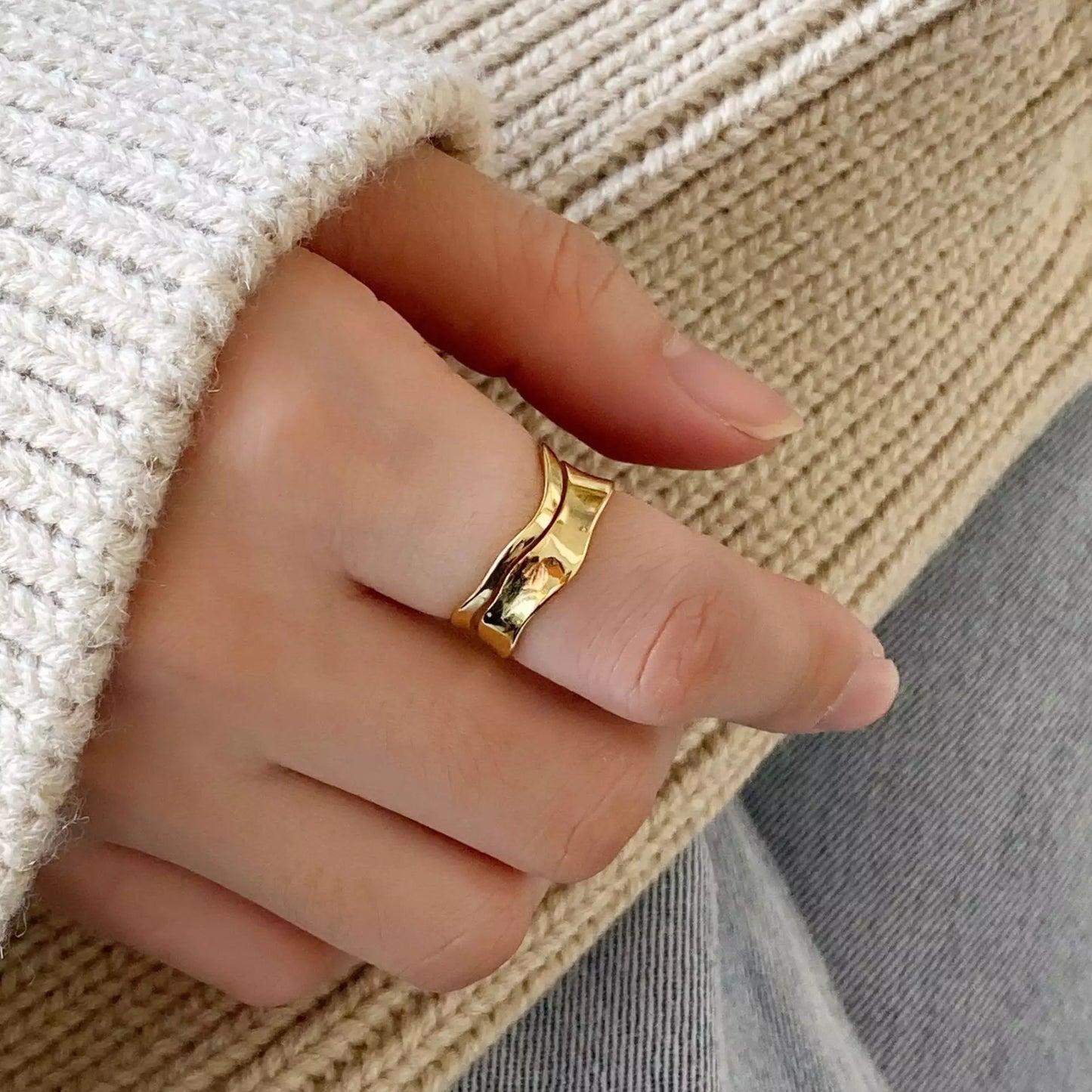 WAVY RING