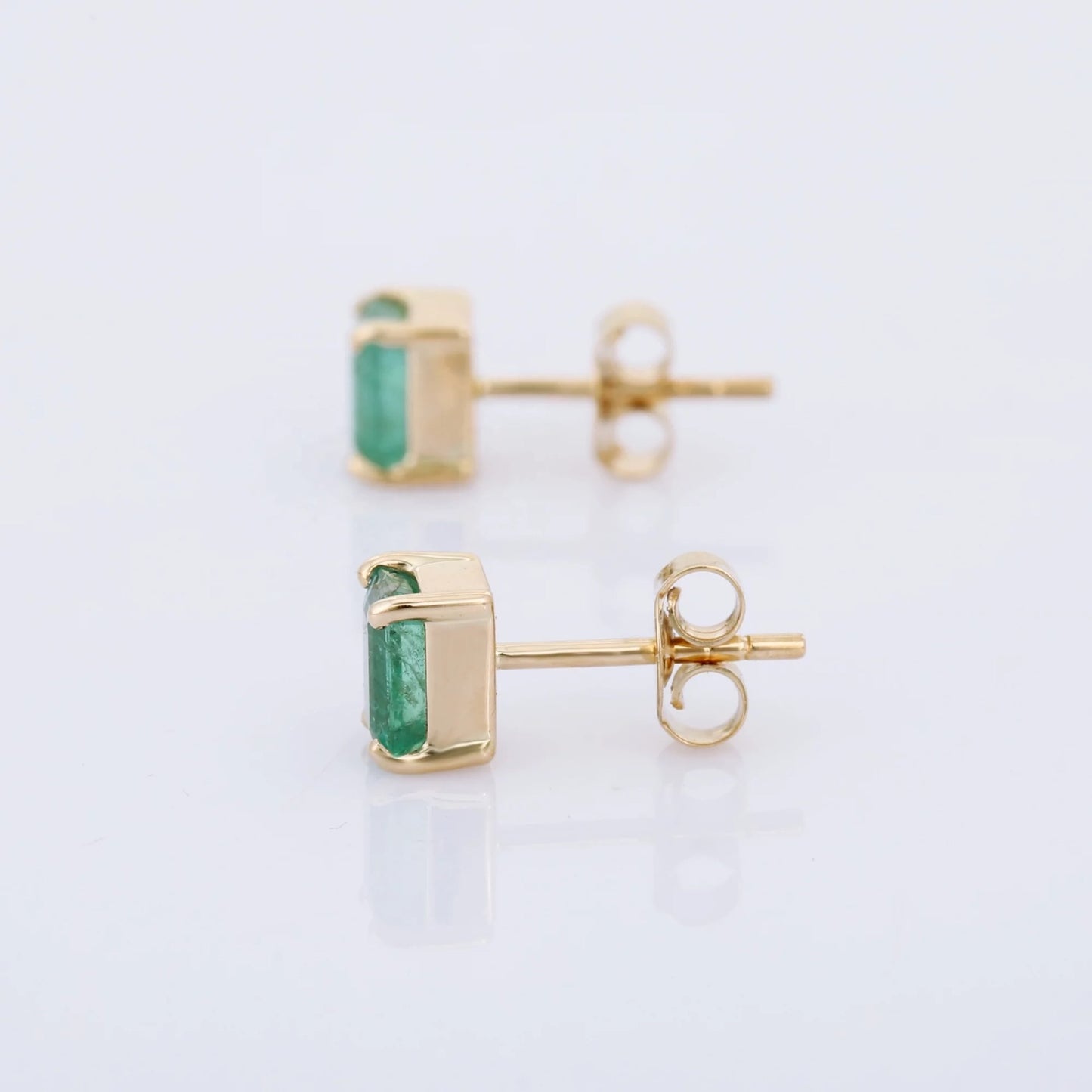 Emerald studs earrings