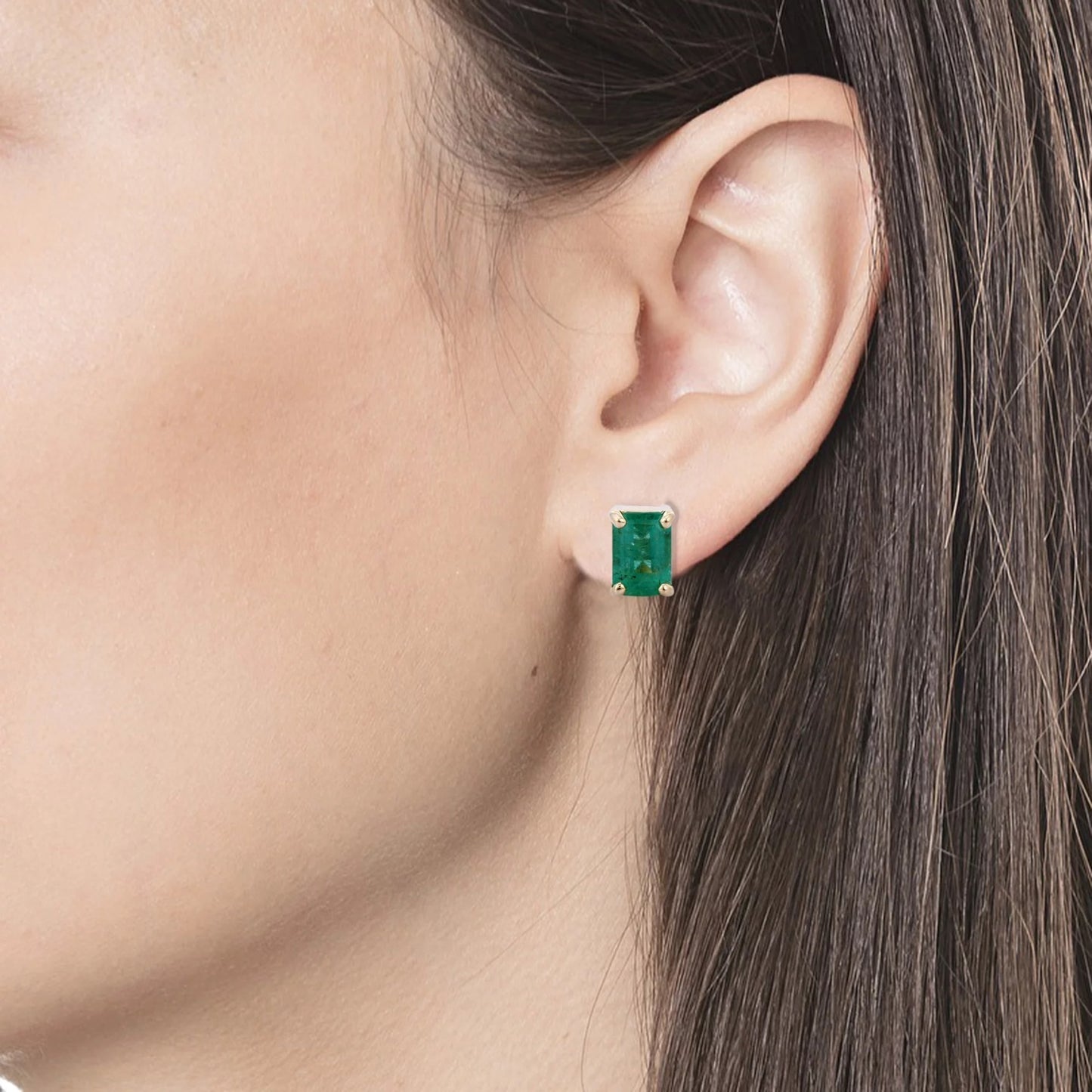 Emerald studs earrings