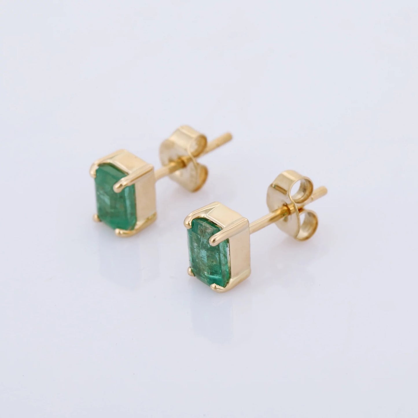 Emerald studs earrings