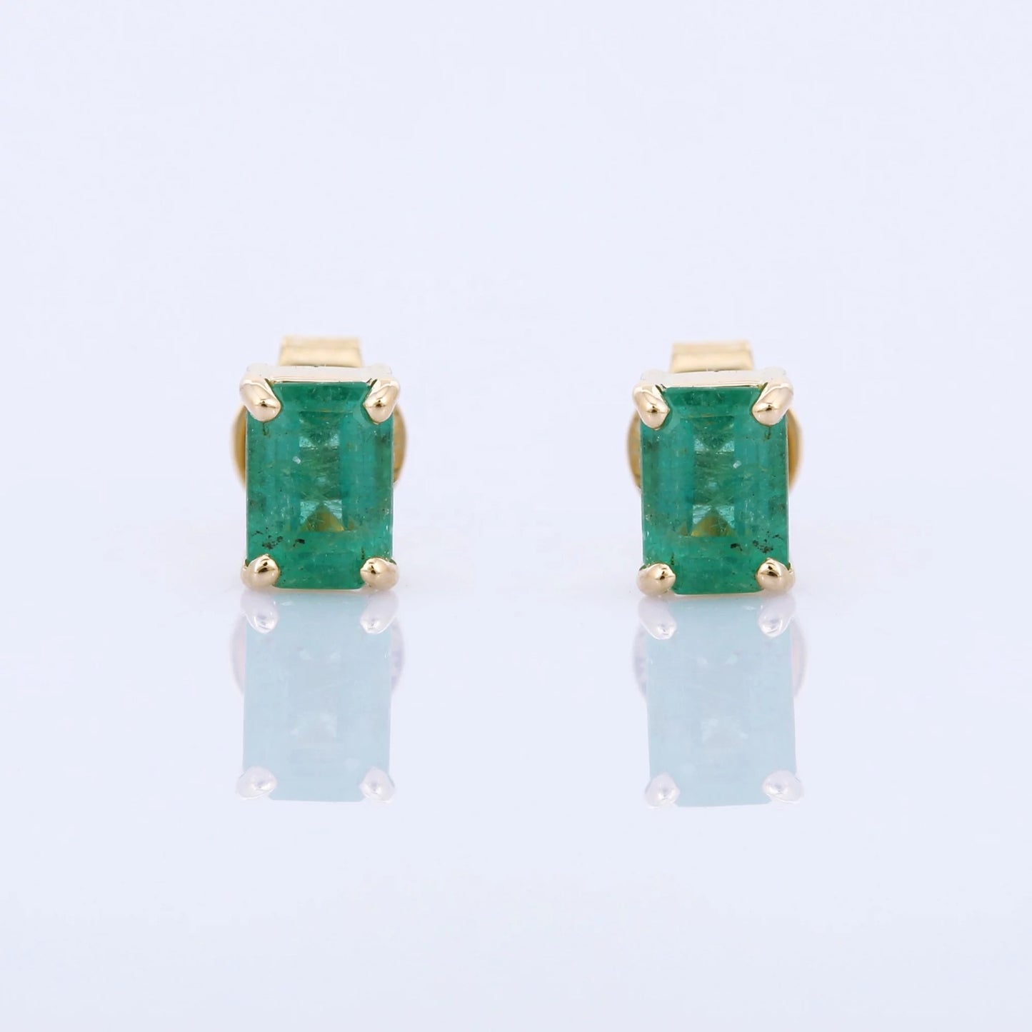 Emerald studs earrings